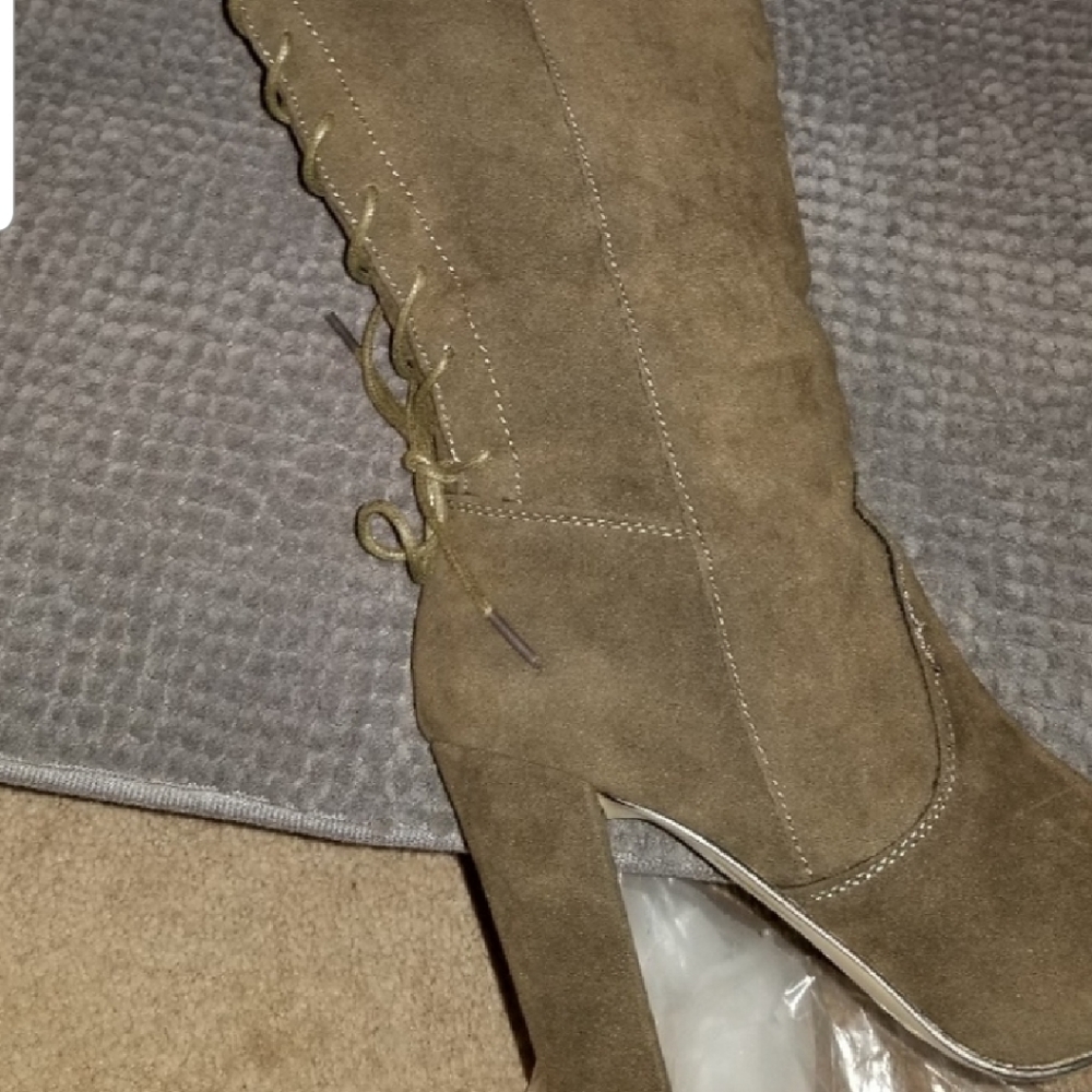 Boots - Picture 2 of 5